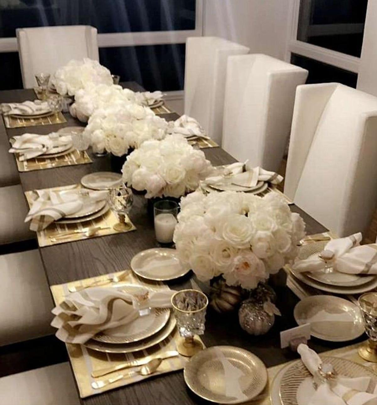 Mesa de acción de gracias en casa de Tristan Thompson