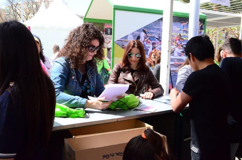 Entrega de dorsales de la III Carrera de la Mujer