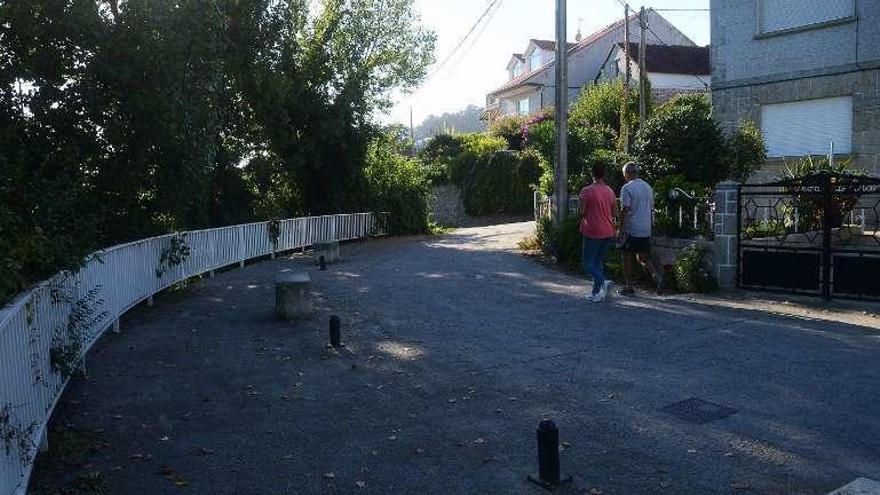 El tramo de Masandía  |  Con una longitud de 510 metros, la velocidad se reduce a 20km/h. tendrá doble acceso solo para residentes. Tiene zonas de mucho estrechamiento, por lo que obliga a dar prioridad absoluta al peatón. Habrá un espacio para el descanso en la curva del río da Ribeira. Habrá que adecuar muros y se reordenarán estacionamientos con tiempo limitado (12 horas).El mirador de O Con es la puerta de entrada.