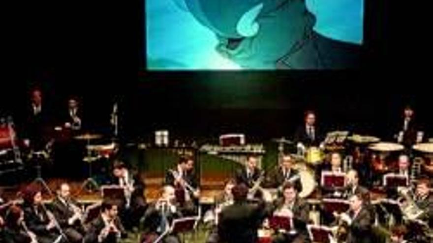 La banda de música llena el Teatro López de Ayala con su Concierto en Familia