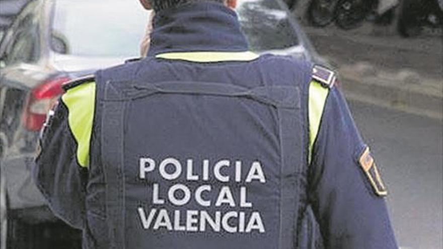 Detenido un joven por pegar y arrastrar a su novia en València