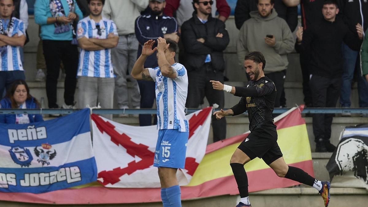 Mario Losada celebra su gol ante el Talavera