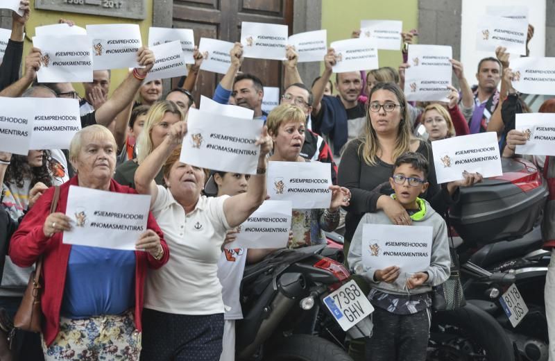 05/11/2018 ARUCAS. Protesta en apoyo al maestro de artes marciales acusado, presuntamente, de abusos sexuales a un menor. FOTO: J. PÉREZ CURBELO  | 05/11/2018 | Fotógrafo: José Pérez Curbelo