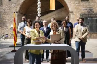 Lluïsa Moret y Marta Rovira firman el pacto de investidura PSC-ERc ante la Biblioteca de Catalunya