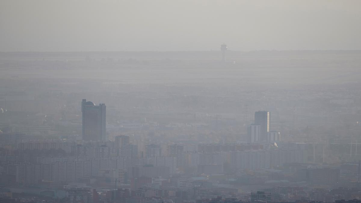 Vistas de Madrid en un día de alta contaminación en el aire.