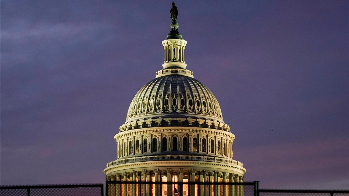 El edificio del Capitolio en Washington, este miércoles, bajo fuertes medidas de seguridad.