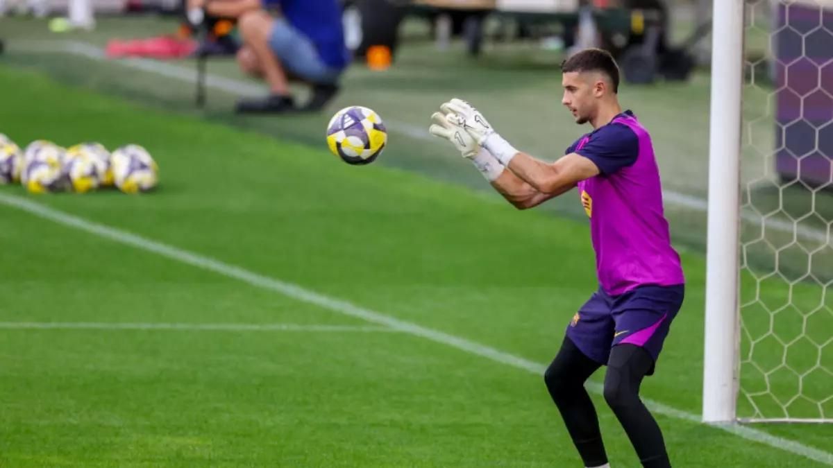Joan García entrenat-se amb el seu "nou dorsal"