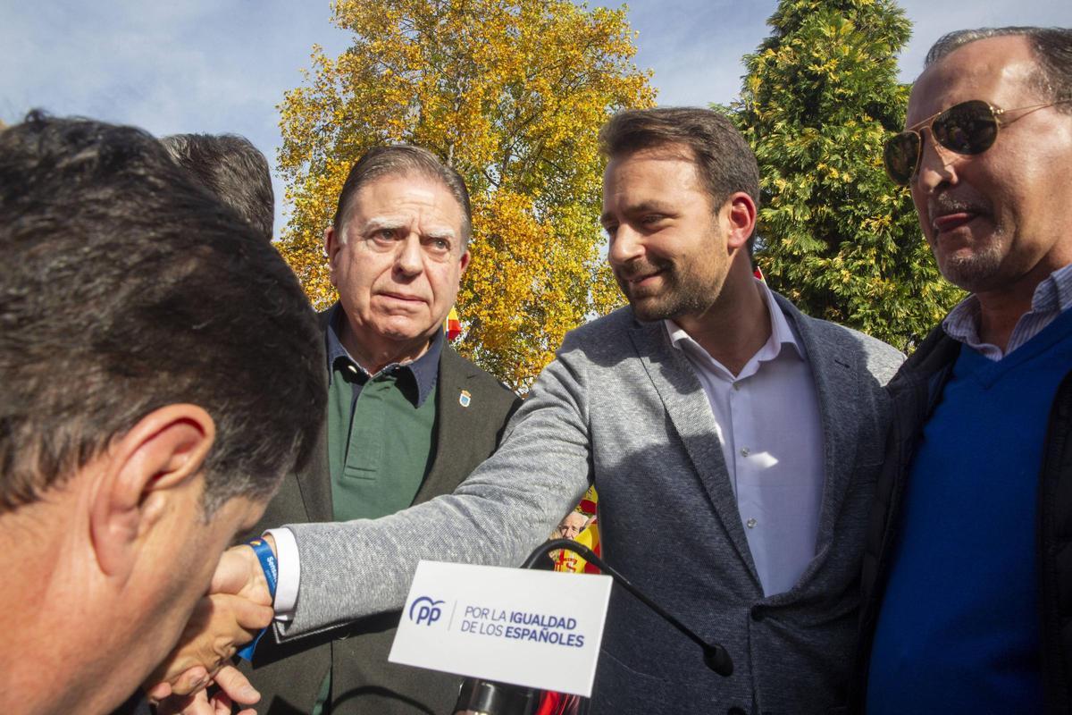 La manifestación contra el pacto del PSOE y Junts en Oviedo