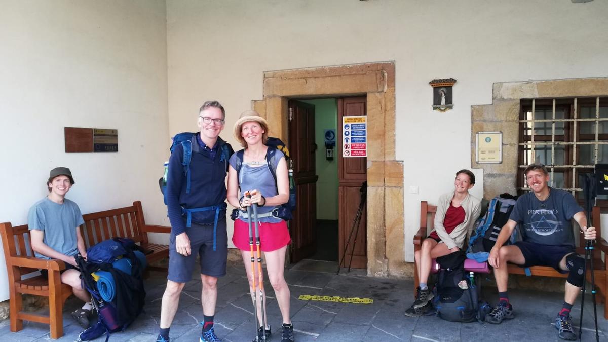 Peregrinos en el albergue de Siero