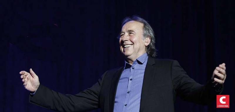 Serrat llena la Axerquía con sus grandes éxitos.