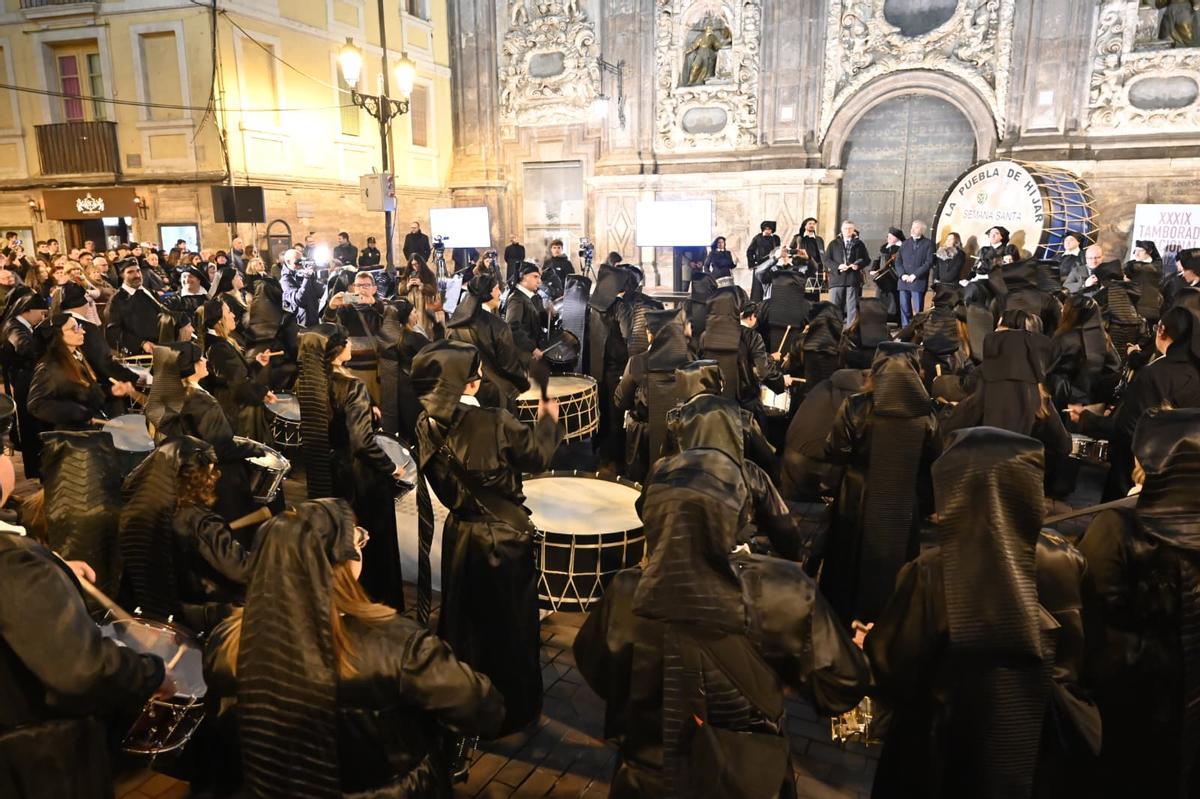 Los tambores del Bajo Aragón han resonado este jueves en el centro de Zaragoza