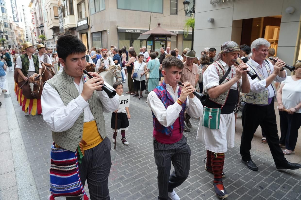 Castelló recibe con honores al Santísimo en la procesión del Corpus Christi