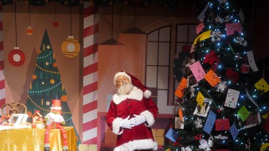 Papá Noel ofrecerá un espectáculo de cuentacuentos en la fábrica de regalos de Arena Multiespacio.