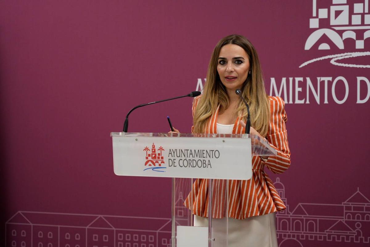 La delegada municipal de Educación, Narci Ruiz, durante la rueda en la que ha hecho balance de 'Callejugando'.