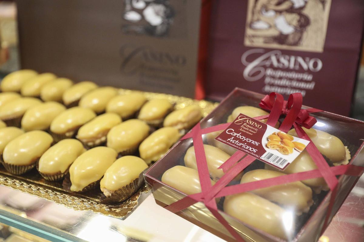 Una bandeja de carbayones.