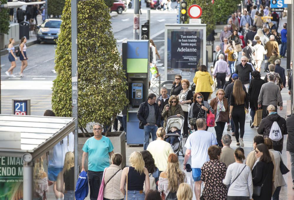 El Black Friday colapsa el centro de Alicante