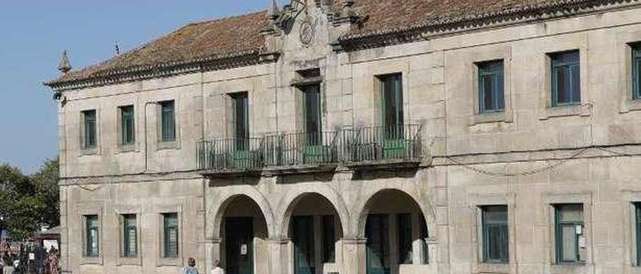 El edificio Kelvin, en la plaza de Armas, es uno de los inmuebles a conservar en el recinto de la antigua ETEA. // Ricardo Grobas