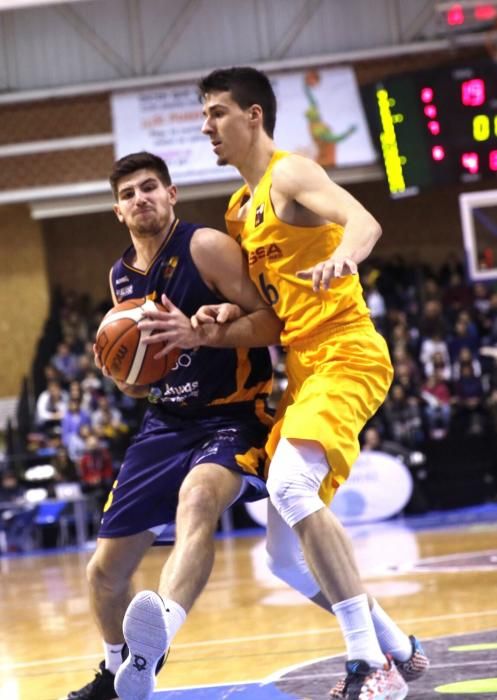 Partido entre el Unión Financiera Baloncesto Oviedo y el F.C. Barcelona B