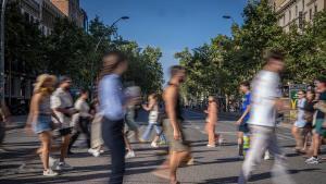 Peatones en Barcelona. Imagen de archivo.