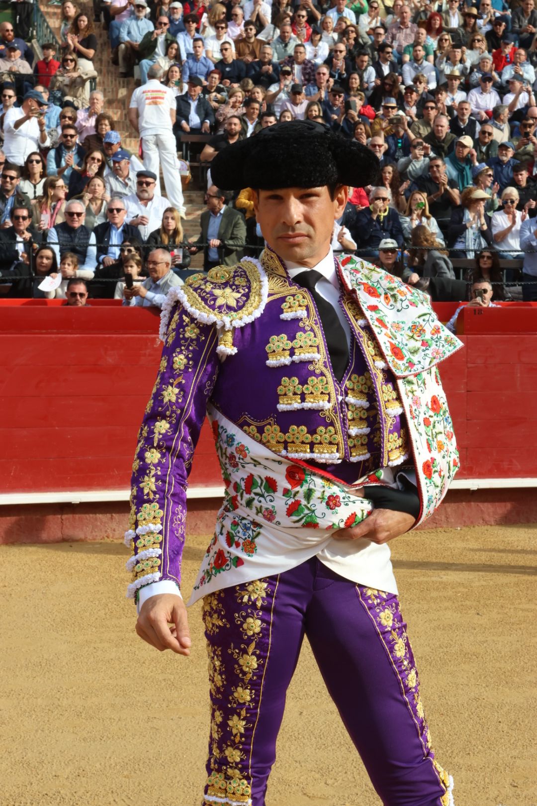 Manzanares arropado por aficionados de Alicante en la Feria de Fallas