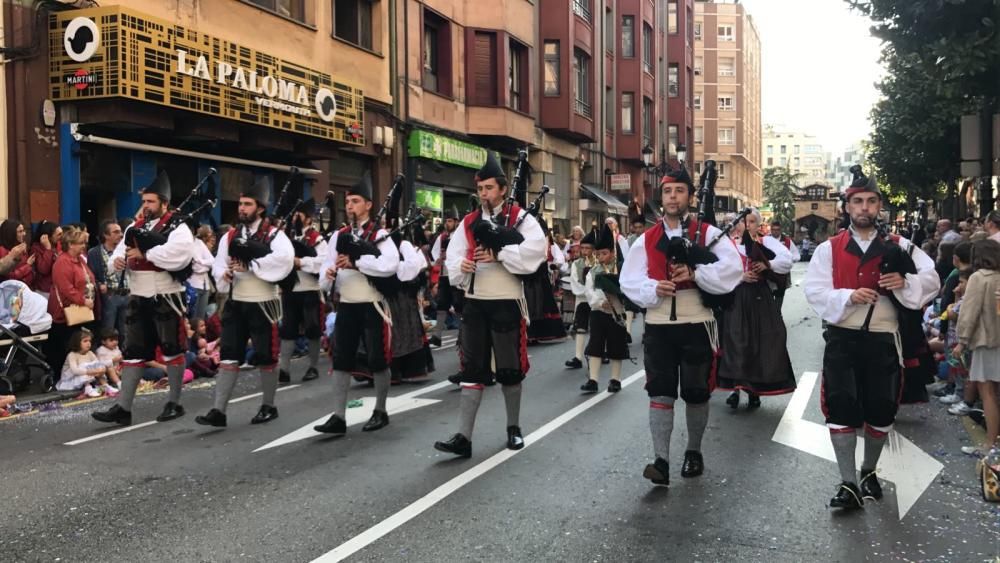 Oviedo celebra el desfile del Día de América en Asturias