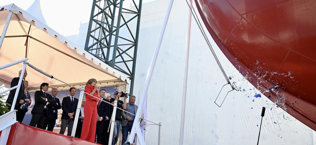 Momento del bautizo y botadura del nuevo barco Argos Berbés, del Grupo Pereira, en Nodosa