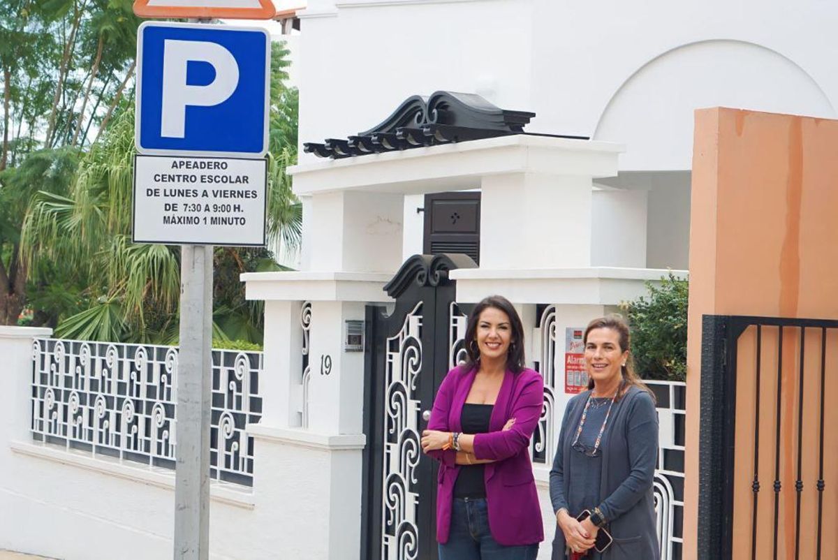 La edil de Seguridad y Movilidad en Santa Cruz junto a la directora del colegio Hispano Inglés.