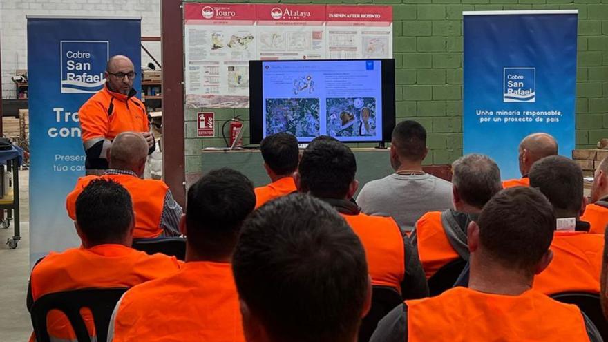 Cobre San Rafael nunha xuntanza informativa.