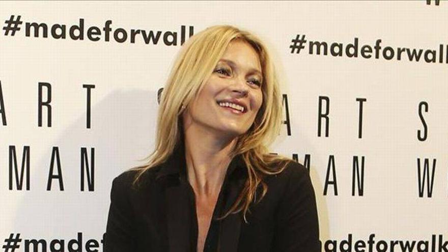 El &#039;look&#039; rebelde de Kate Moss recauda 2 millones de euros