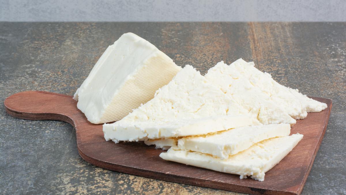 El queso fresco tiene muy pocas calorías y es una fuente de proteínas de alta calidad