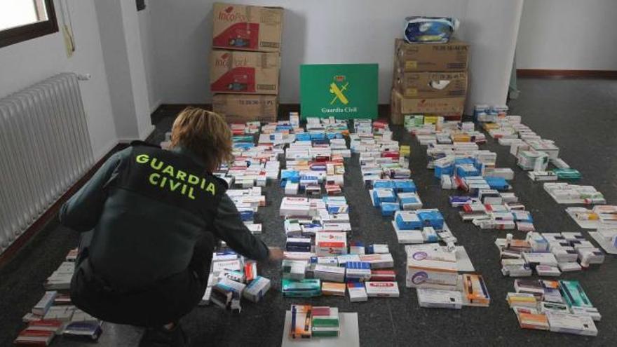 Cajas de medicamentos incautadas por la Guardia Civil en una operación bautizada con el nombre de &quot;Insulina&quot;.  // Iñaki Osorio