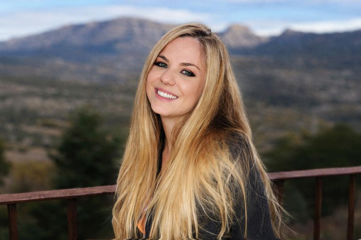 La escritora y abogada Laura Solé, autora de 'El fuego de un Fénix'