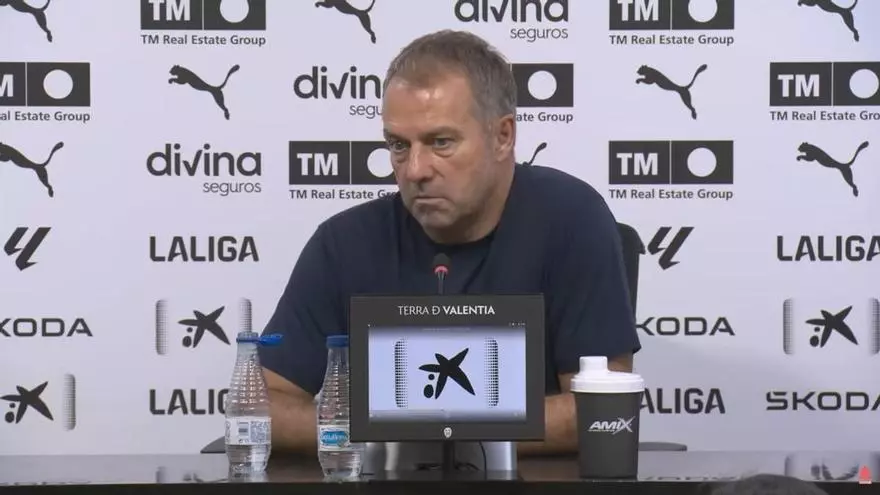 Hansi Flick sobre Rodri: "Es un jugador increíbla tanto en el campo como en el vestuario"