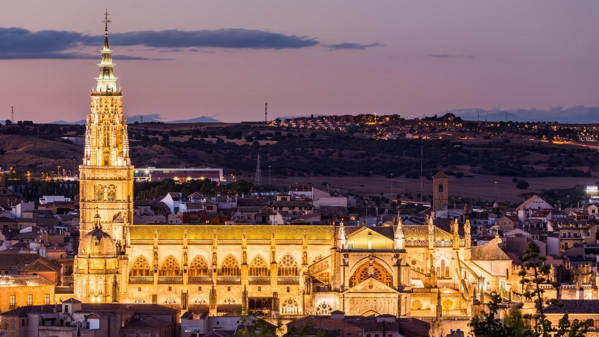 Vista nocturna de la catedral de Toledo