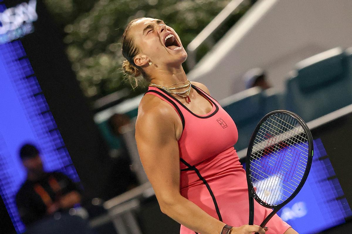Sabalenka celebra su triunfo en Miami.