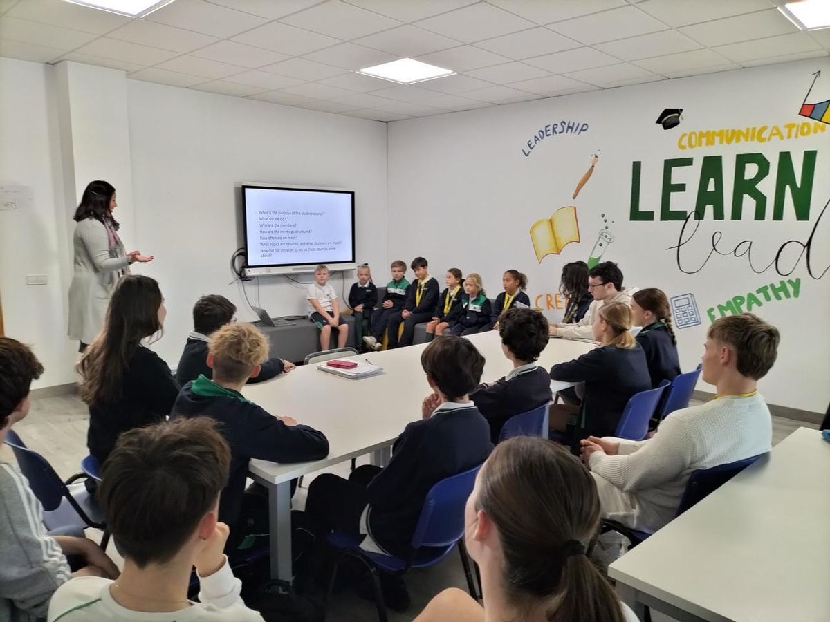 “Es esencial para cualquier colegio que los estudiantes se sientan empoderados para liderar, colaborar y que se les brinden oportunidades para resolver problemas y tomar decisiones"