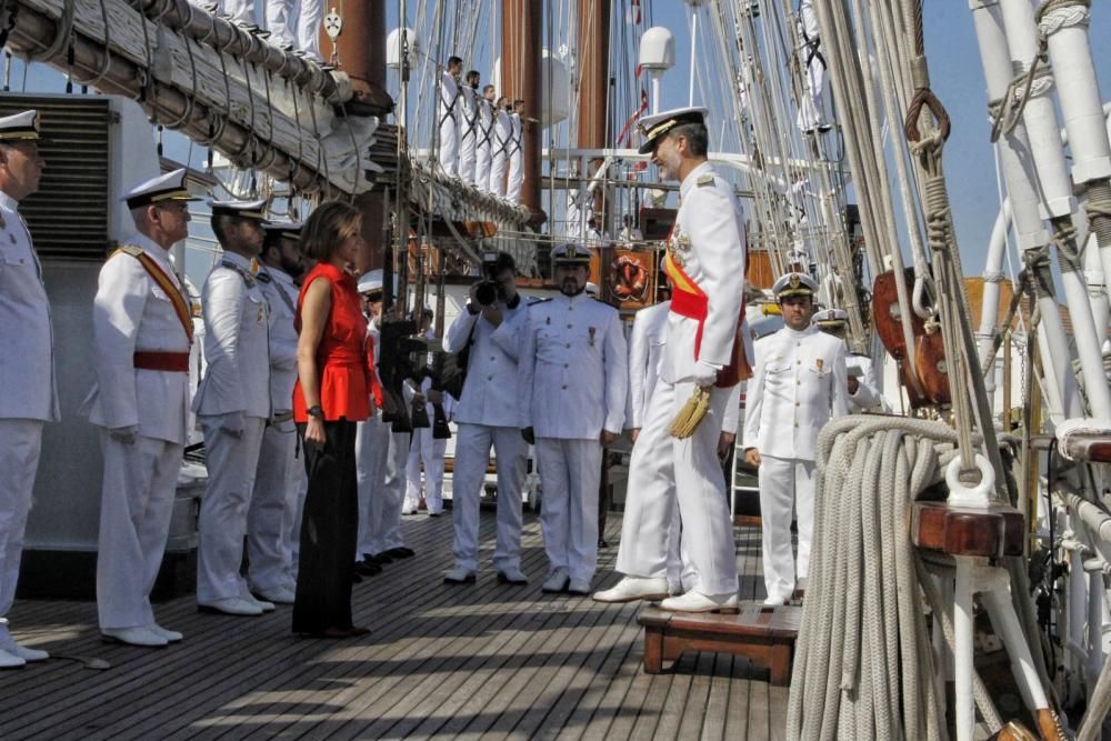 Felipe VI preside en la Escuela Naval Militar los