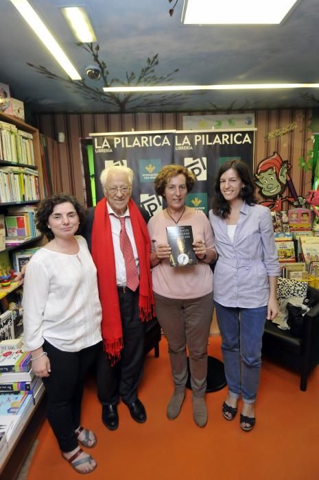 Firma de libros del Padre Ángel en Mieres