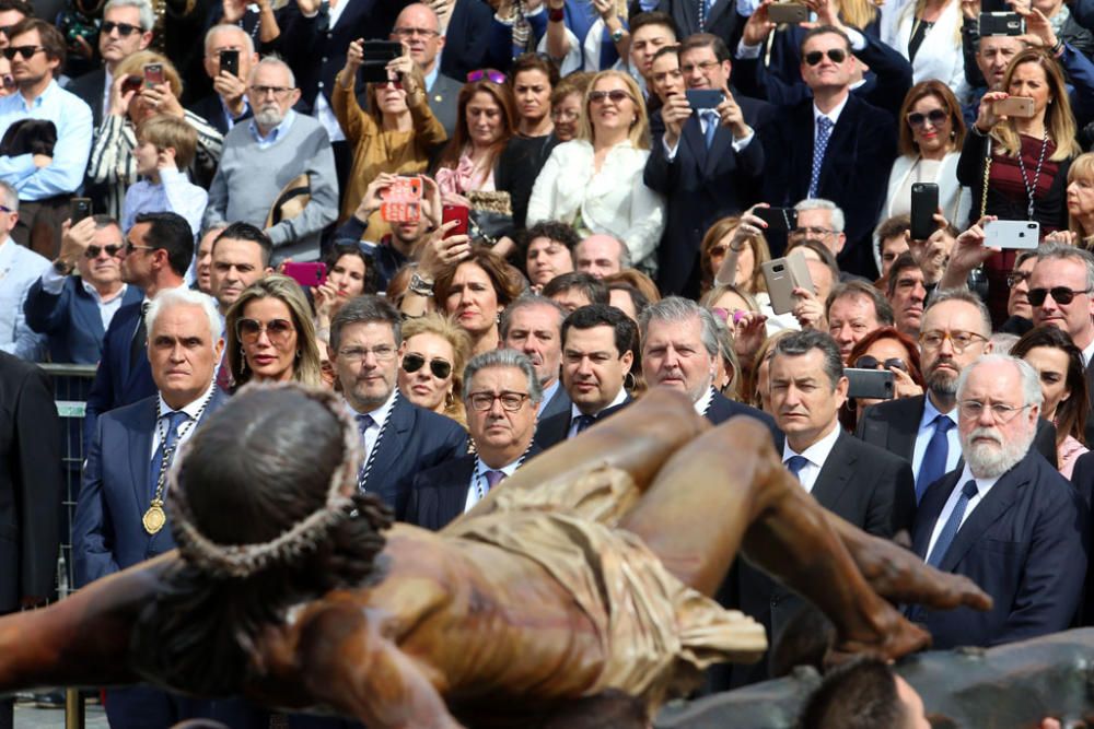 Tras desembarcar en el puerto de Málaga, la Compañía de Honores de la X Bandera del Tercio 'Alejandro Farnesio', IV protagoniza uno de los momentos más intensos de la Semana Santa de Málaga