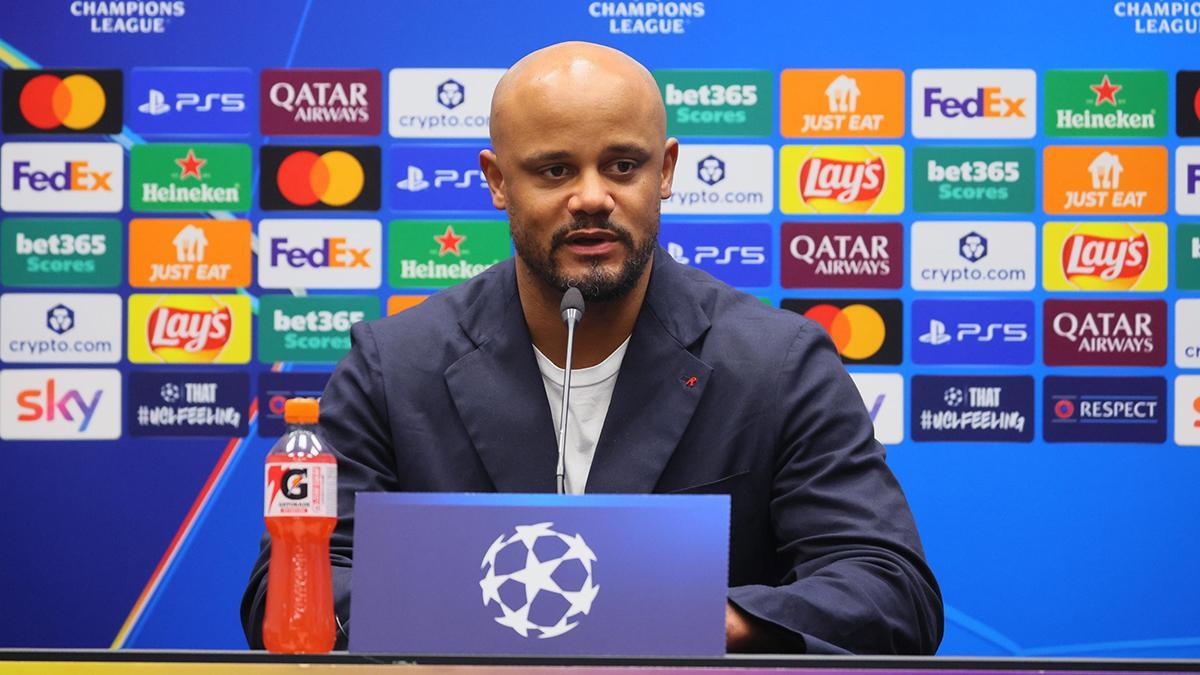 El entrenador del Bayern Munich, Vincent Kompany durante la rueda de prensa