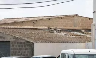 El 40% de las naves industriales de Ibiza todavía mantienen el tejado de uralita