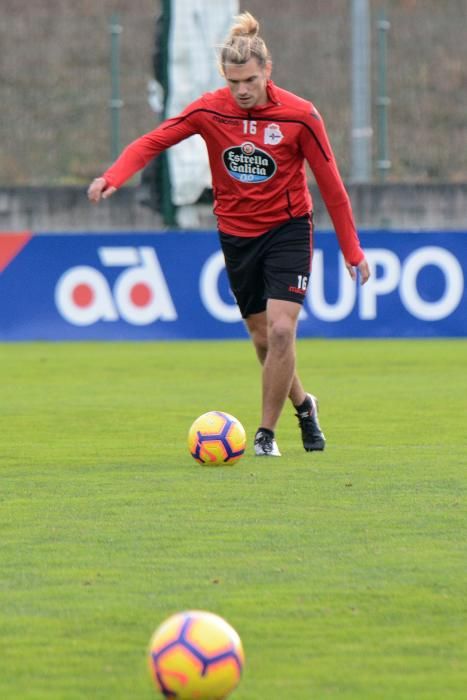 El preparador deportivista, Natxo González, ha facilitado la convocatoria del equipo coruñés tras el entrenamiento de esta mañana.