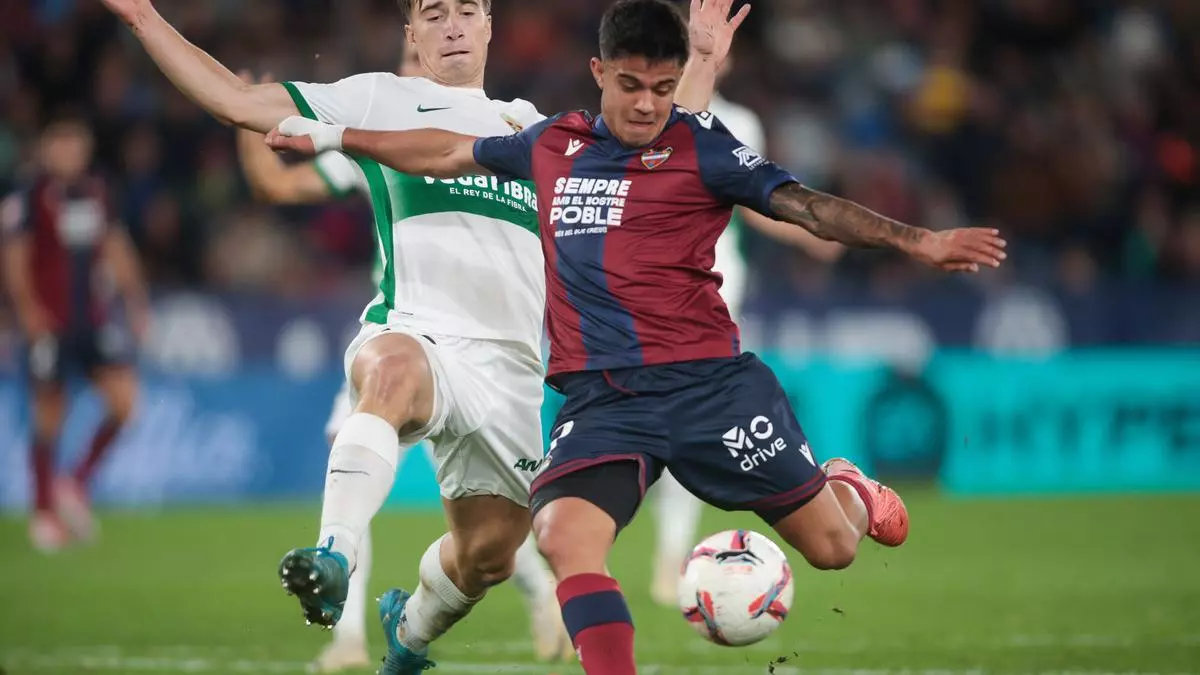 El Levante UD asalta el Martínez Valero (1-3)
