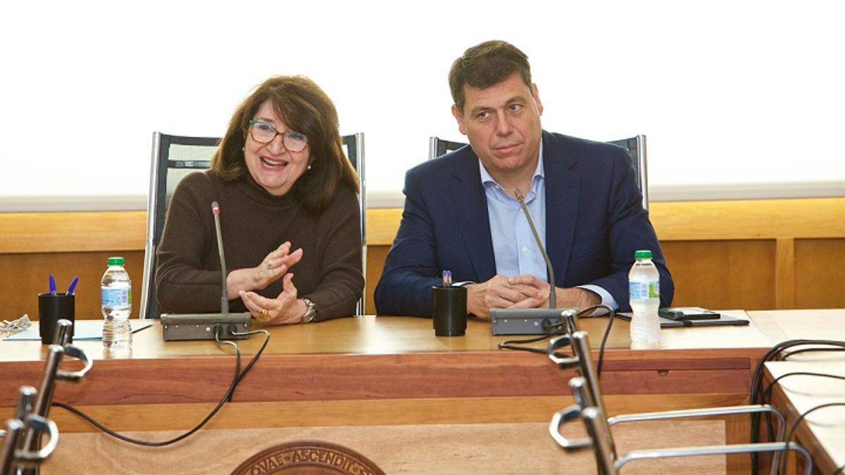 La rectora de la UA y el presidente del Consejo Social, en una reunión reciente