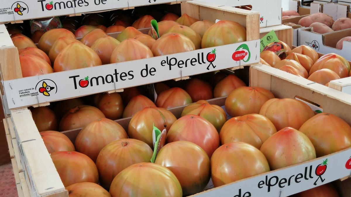 La Feria del Tomate del Perelló muestra uno de los productos más representativos de la localidad.