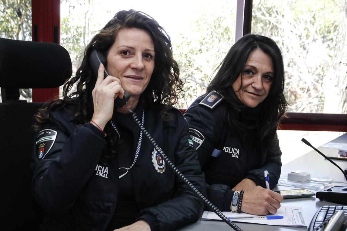 Mujeres de la policía local en una imagen de archivo.