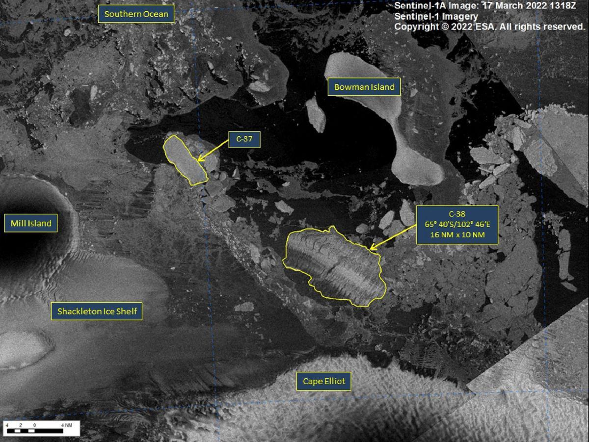 Imagen de satélite en la que se observa el iceberg C-38 desprendido de la plataforma de hielo.