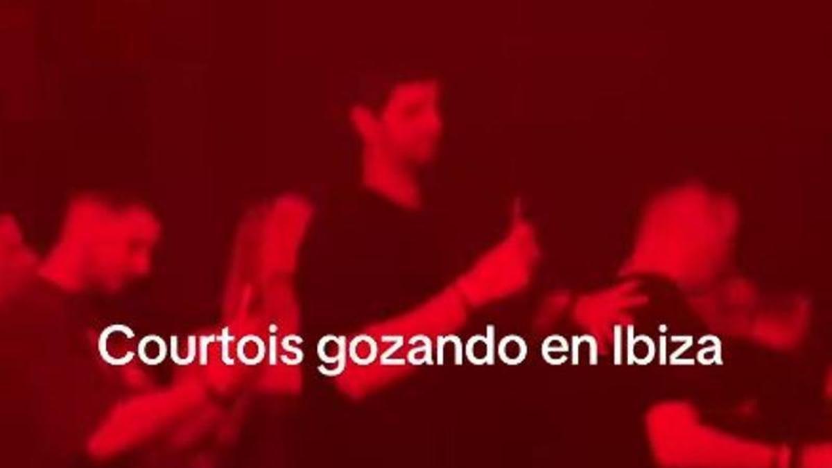 Curtois de fiesta en UNVRS