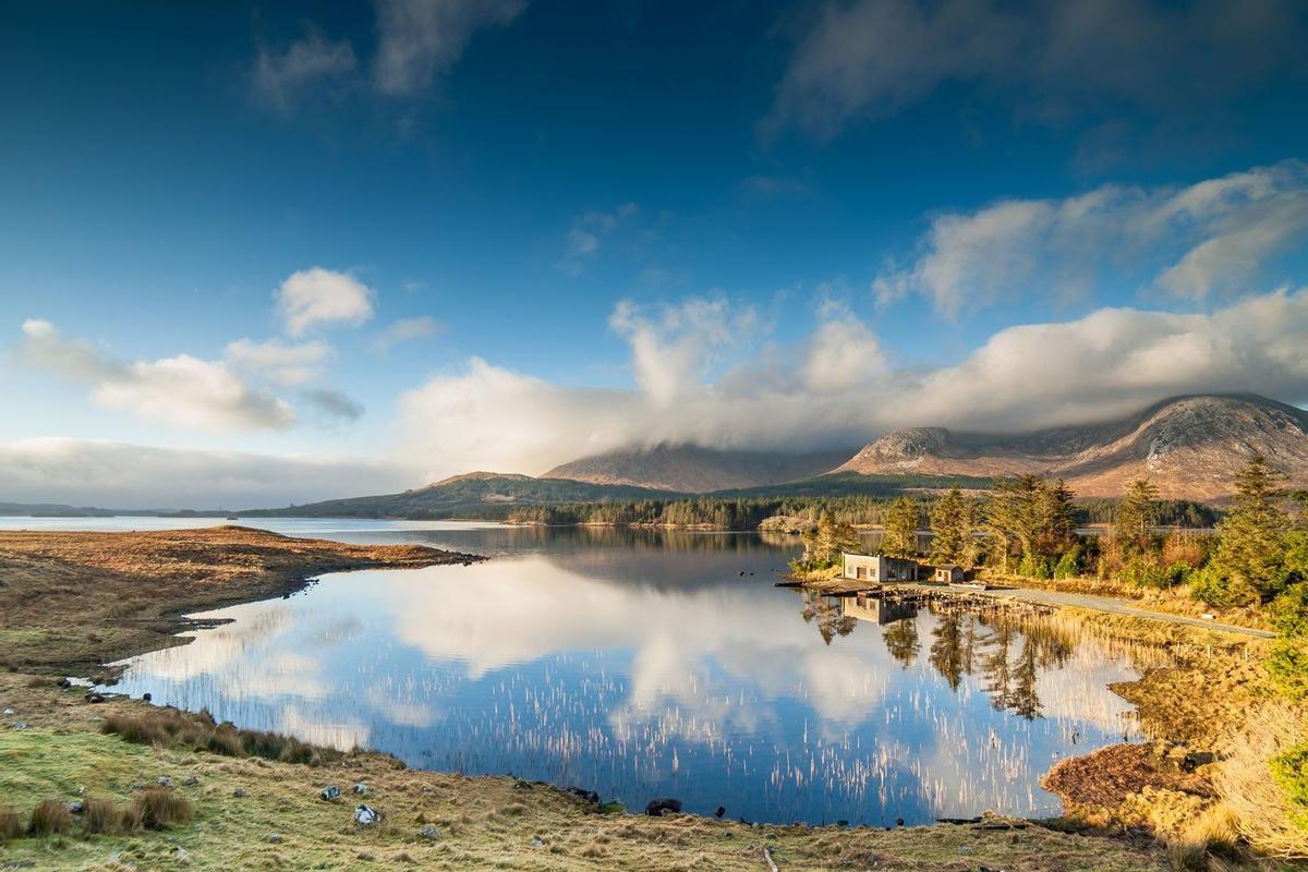 Paisaje de lagos de la zona de Connemara