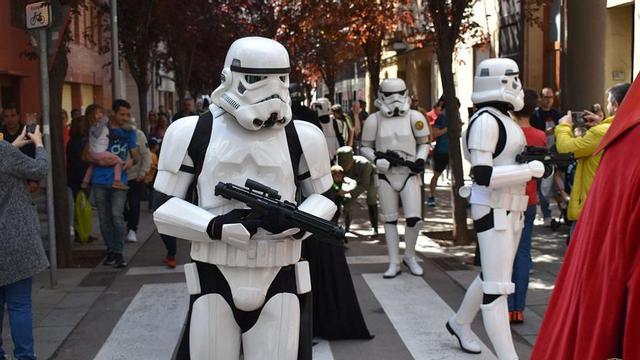 Desfile intergaláctico de la asociación Star Wars Catalunya